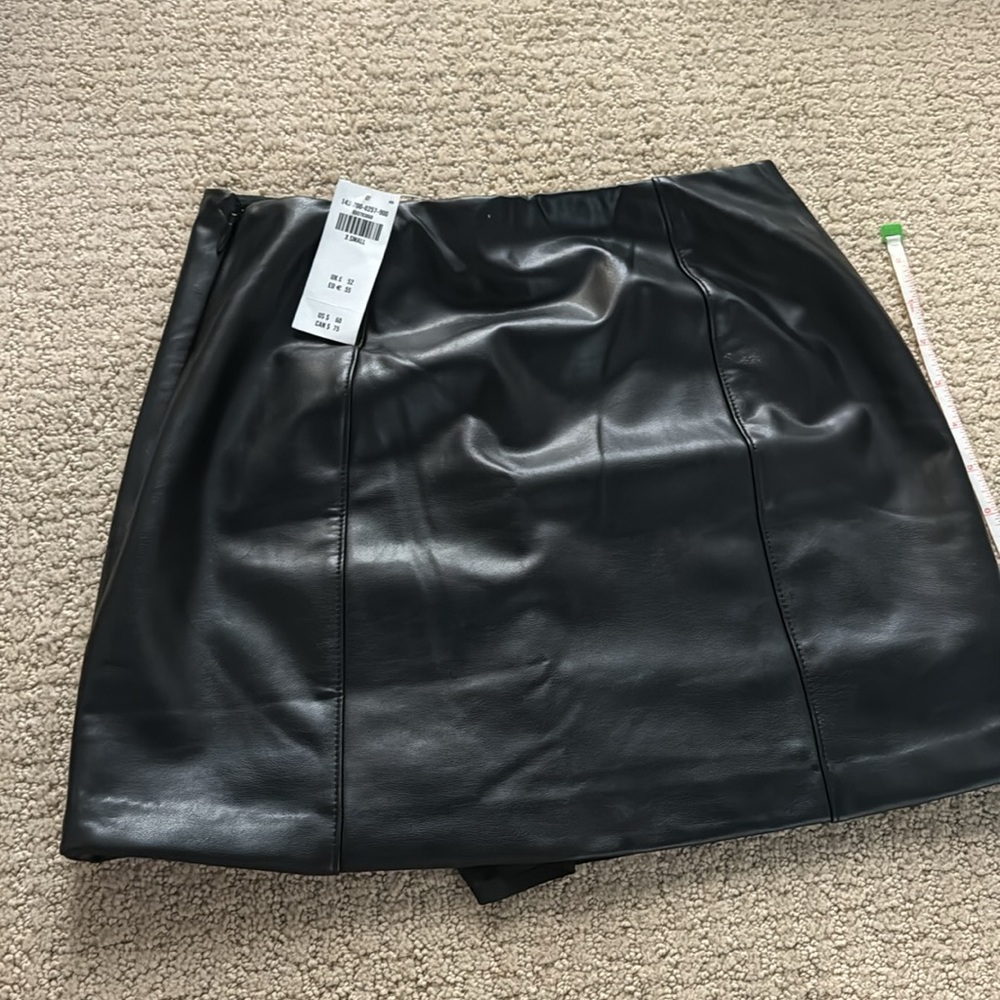 Abercrombie and fitch vegan leather skirt - Picture 5 of 5